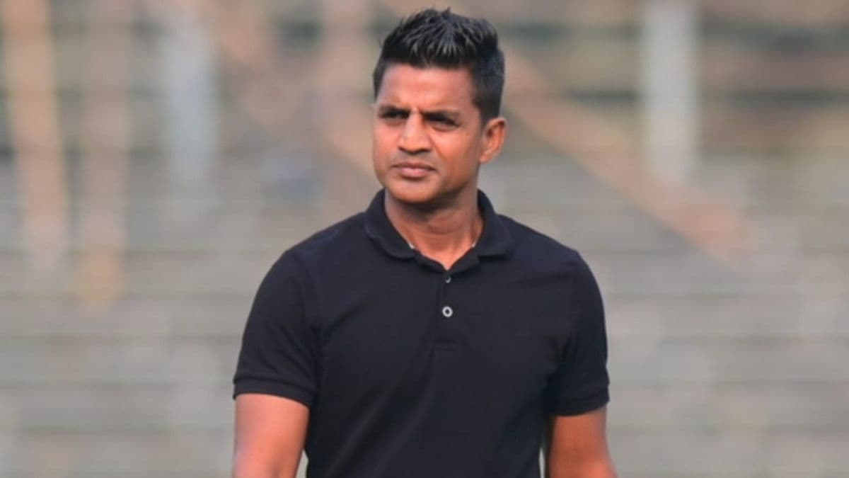 ইস্টবেঙ্গলের সংকটে মেহতাবের প্রস্তাব: 'আমিই কোচিং করতে পারি'