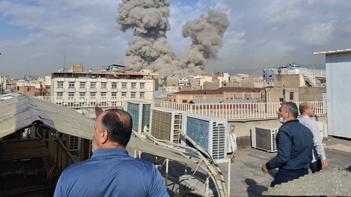 মধ্যপ্রাচ্যে সংঘাত: ইরানের প্রতিশোধ, বাংলাদেশের স্বাধীনতা