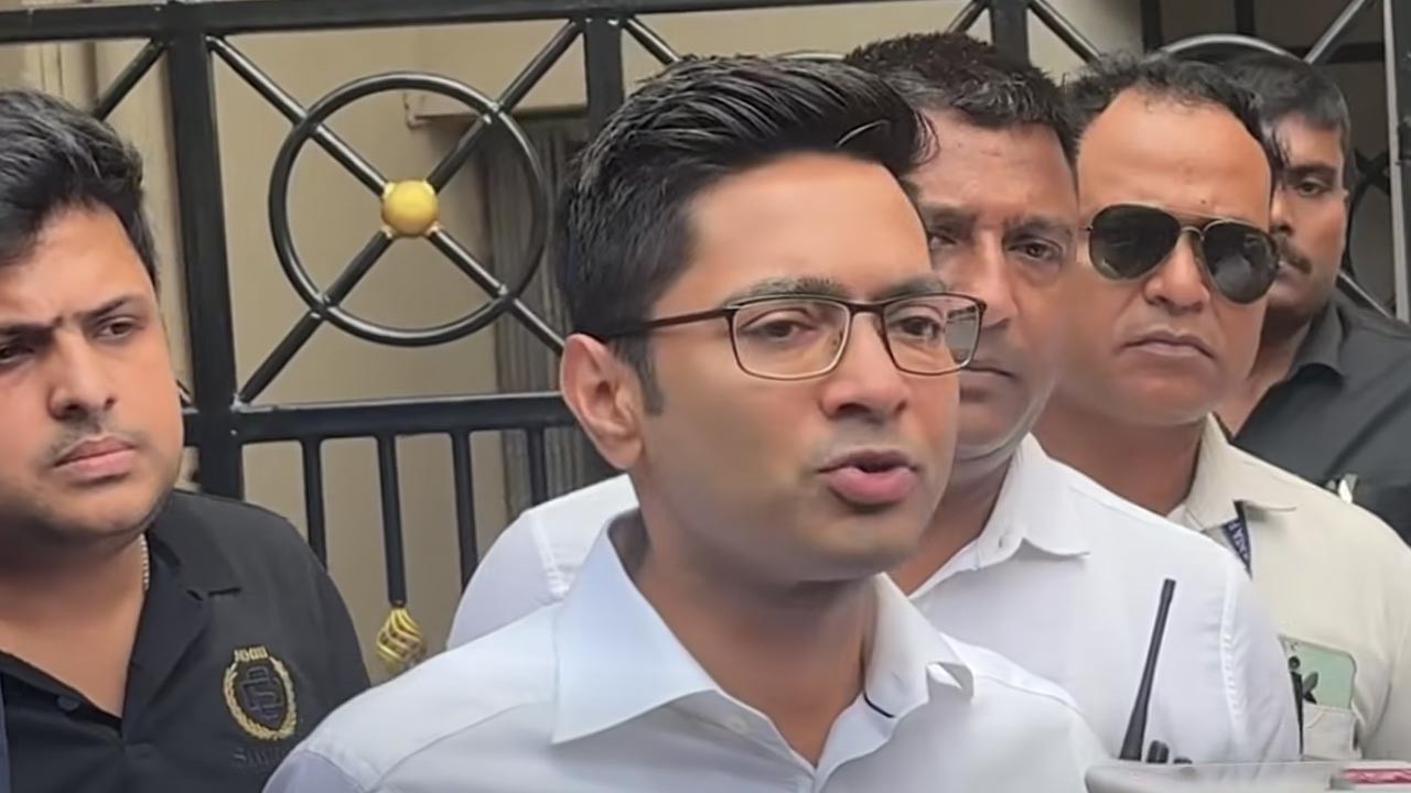 ক্যামাক স্ট্রিটে গণতন্ত্রের কণ্ঠরোধ: অভিষেকের জেরা ঘিরে তৃণমূল-বিজেপি সংঘাতের নতুন অধ্যায়